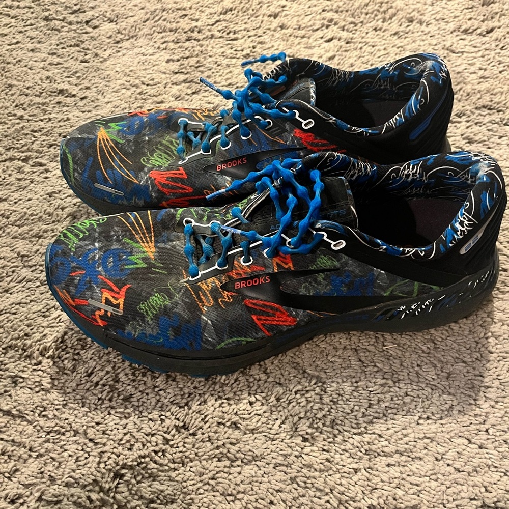 Brooks Adrenaline GTS 22 graffiti running shoe